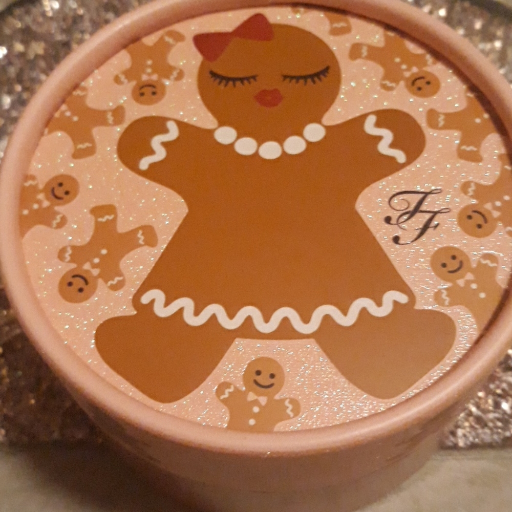 Too Faced Gingerbread Kissable Body Shimmer